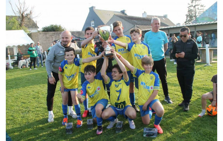 Les U13 remportent le tournoi de Tréméven 🟡🔵