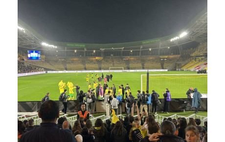 🎉 Une belle soirée à la Beaujoire pour nos féminines ! 💛💚